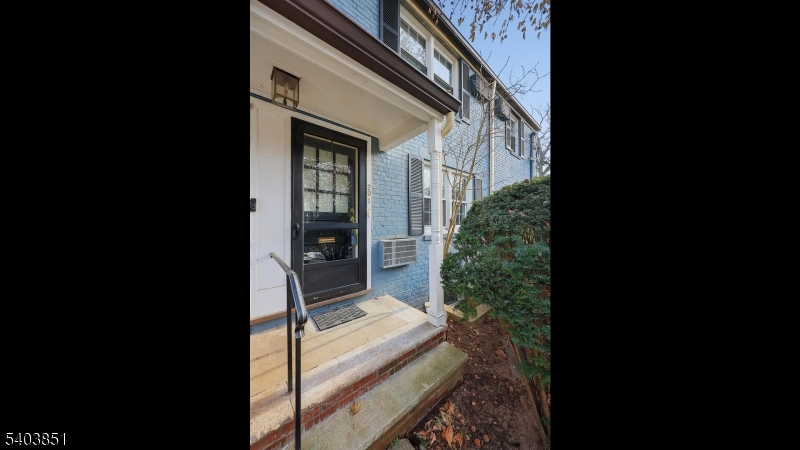 Kahlcrest Condominiums - Residential