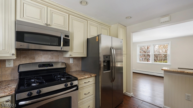 Kahlcrest Condominiums - Residential