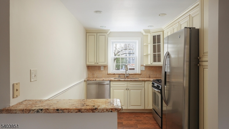 Kahlcrest Condominiums - Residential