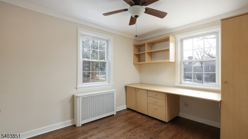 Kahlcrest Condominiums - Residential