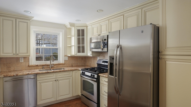 Kahlcrest Condominiums - Residential