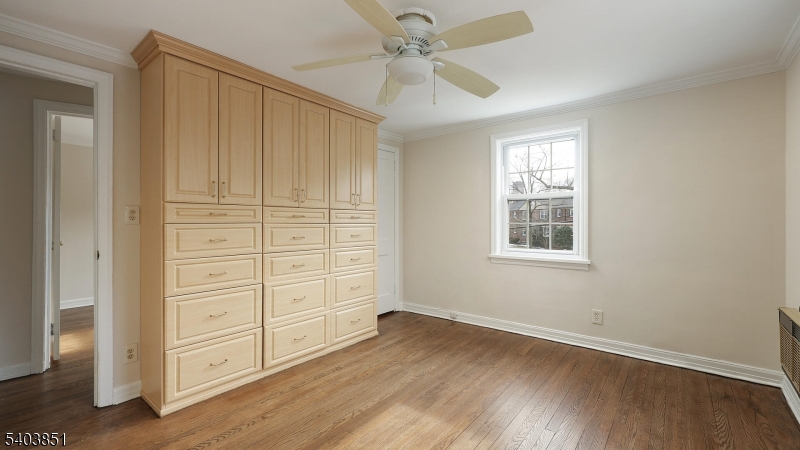 Kahlcrest Condominiums - Residential