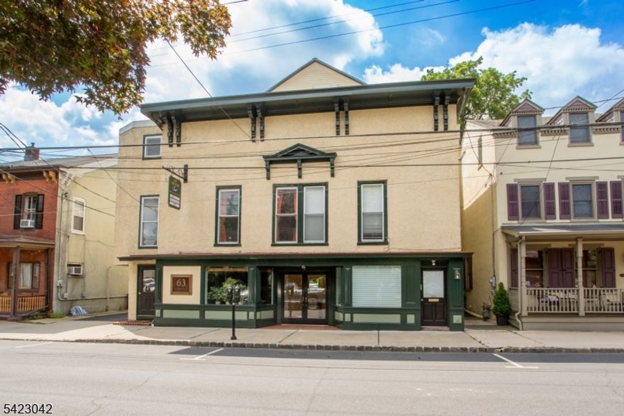 Clean, well-maintained office available in the Central Business District.  Oversized windows, wood floors, and glass partitions create a wonderful work space.  Private bath and small kitchenette.  Great location between N. Main and N. Union Sts