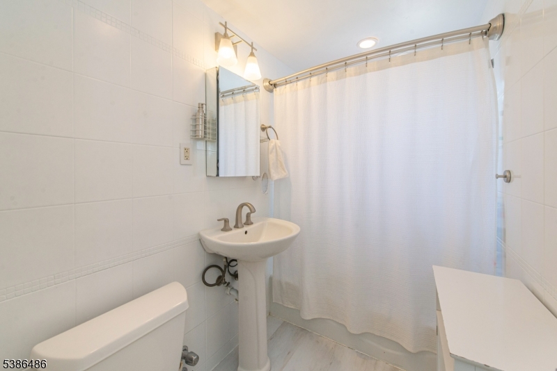 Rutherford Manor - Residential