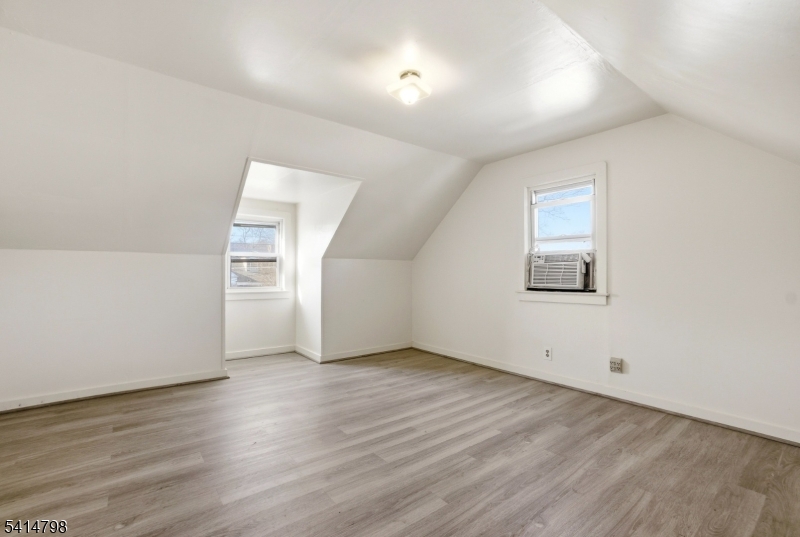 EAST END - Residential