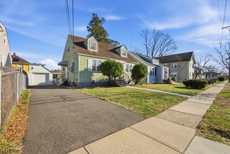 EAST END - Residential
