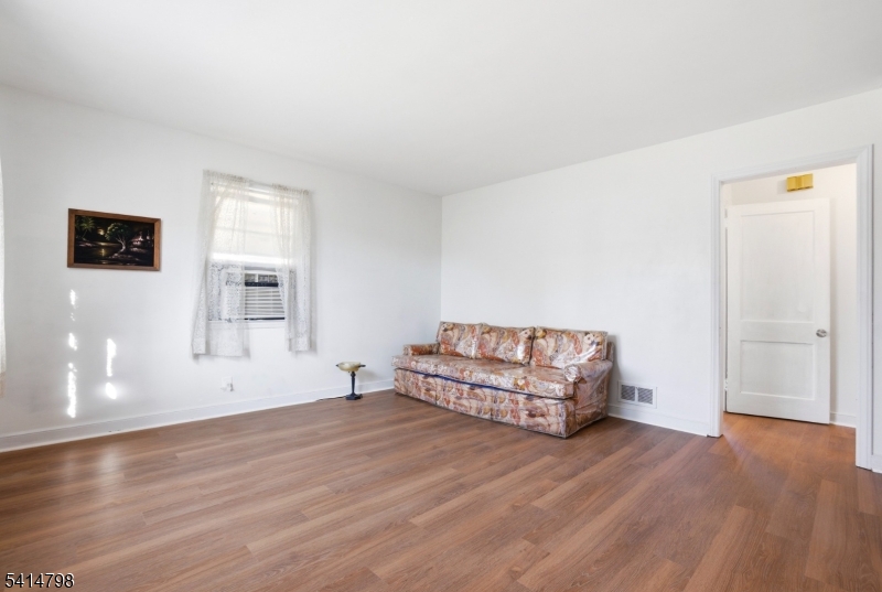 EAST END - Residential