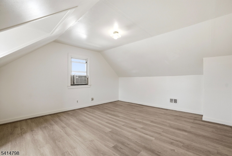 EAST END - Residential