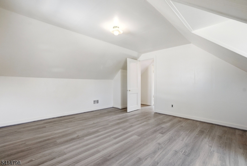 EAST END - Residential