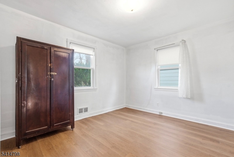 EAST END - Residential