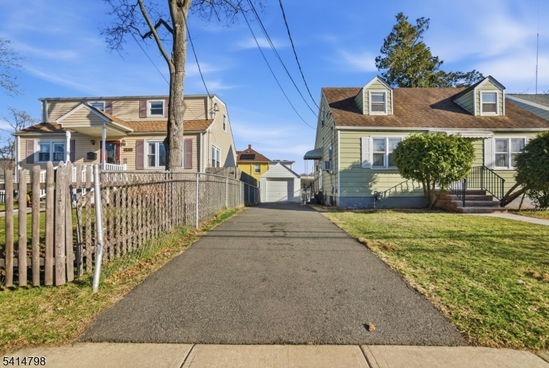 EAST END - Residential