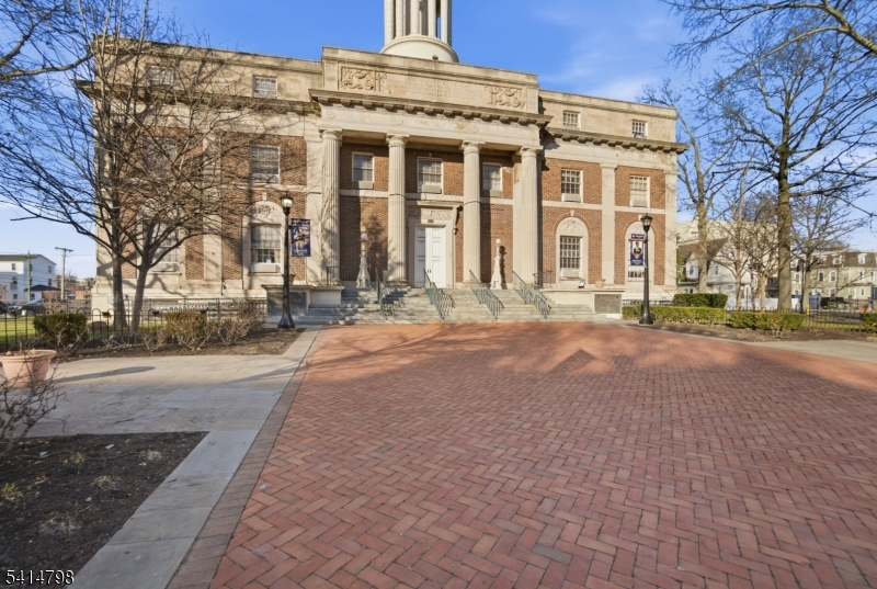 EAST END - Residential