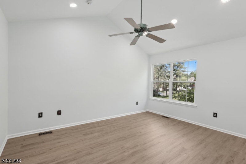 Bridgewater Twp., New Jersey 08807, United States, 3 Bedrooms Bedrooms, ,3 BathroomsBathrooms,Residential,Active,200910