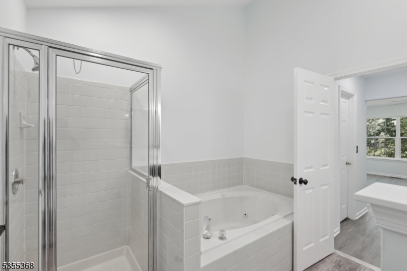 Bridgewater Twp., New Jersey 08807, United States, 3 Bedrooms Bedrooms, ,3 BathroomsBathrooms,Residential,Active,200910