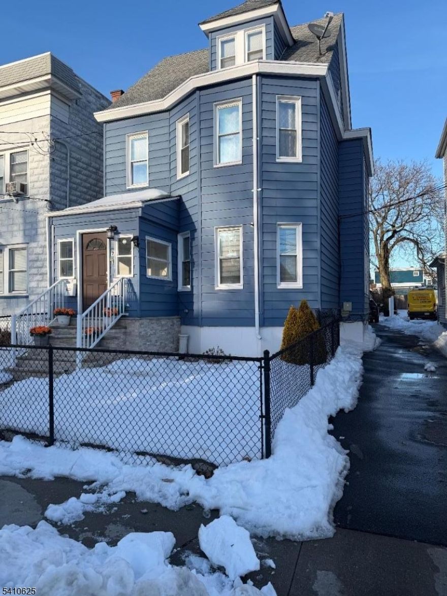 Beautifully maintained, light-filled 3 bedroom, 1 bath home in desirable West Orange. Featuring spacious living areas, hardwood floors, an updated kitchen/bath, ample closet space, and a lovely backyard perfect for relaxing or entertaining. Close to parks, shopping, dining, and commuter transit.  This home combines comfort, style, and convenience. Available for immediate move-in.