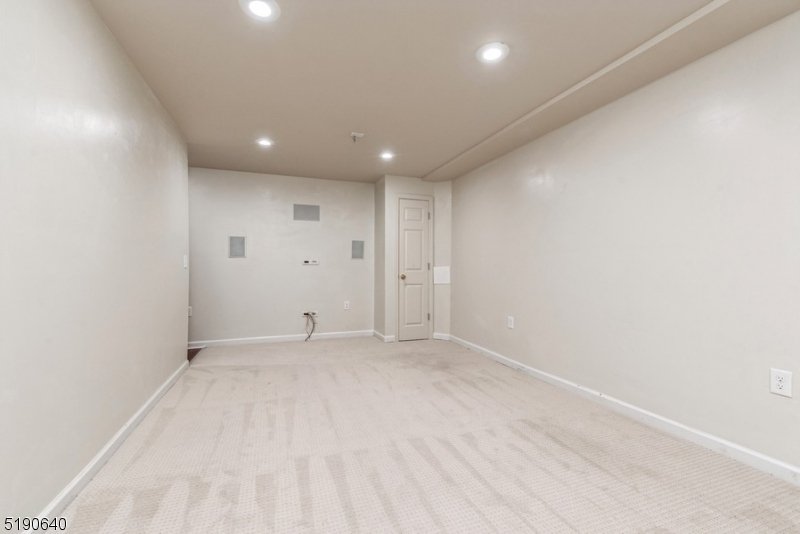 MAPLE WOODS - Residential Lease