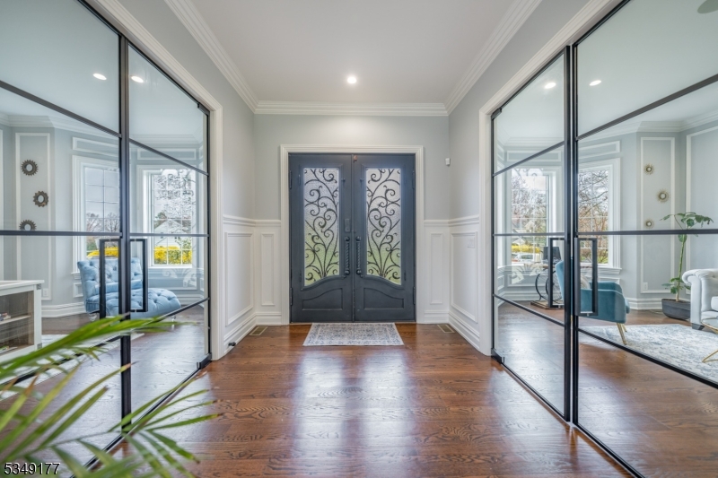 5 East Ln
