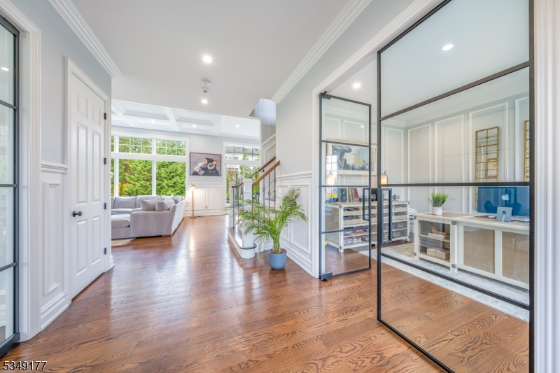 5 East Ln