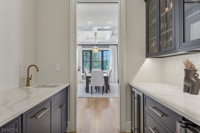 OLD SHORT HILLS - Residential