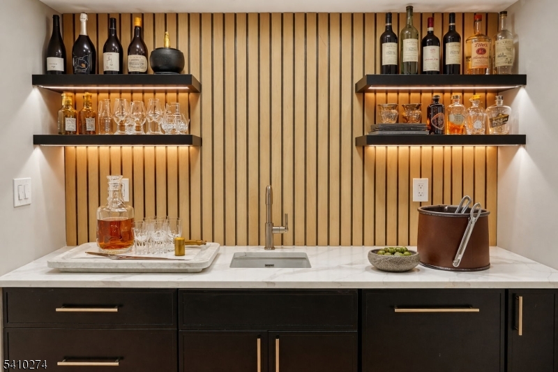 OLD SHORT HILLS - Residential