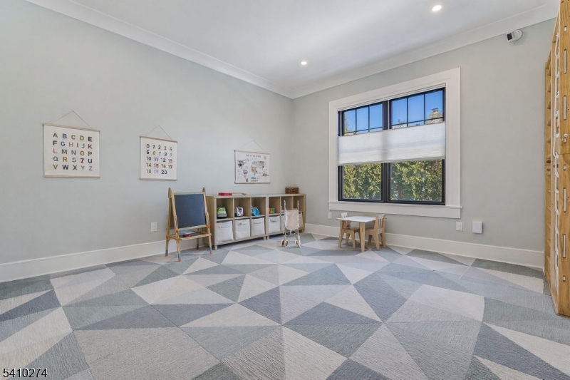 OLD SHORT HILLS - Residential