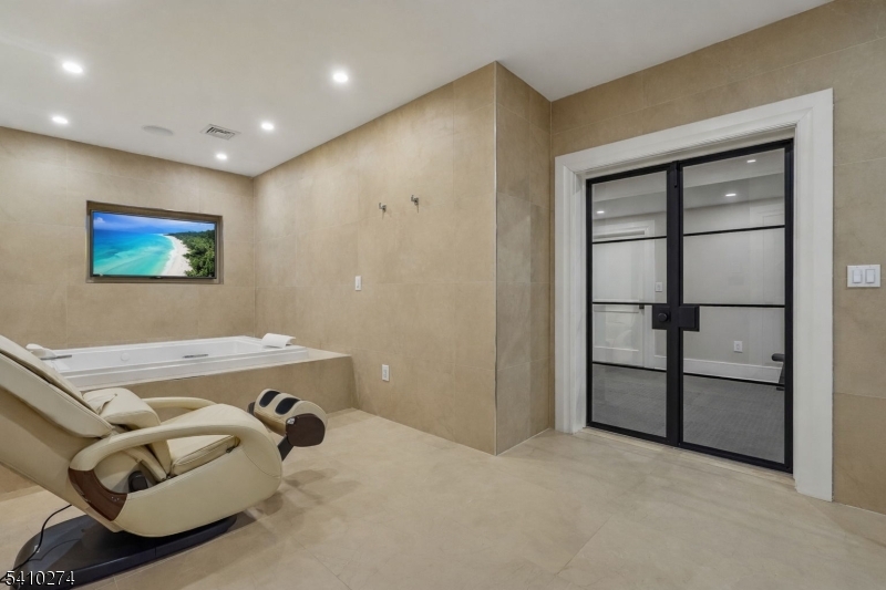 OLD SHORT HILLS - Residential