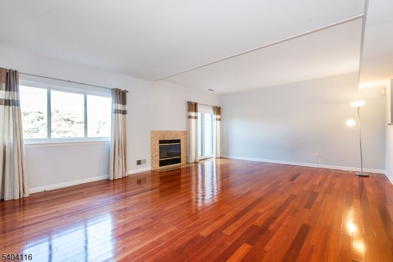 Castel Ridge - Residential