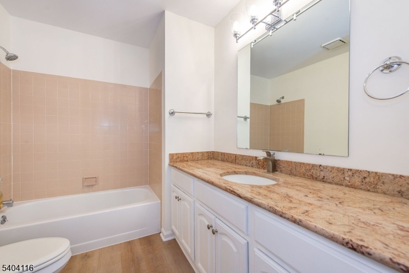 Castel Ridge - Residential