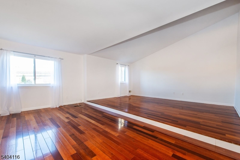 Castel Ridge - Residential