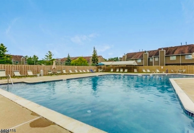 Castel Ridge - Residential