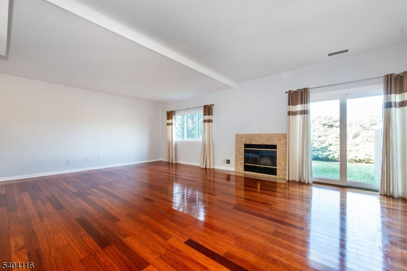 Castel Ridge - Residential