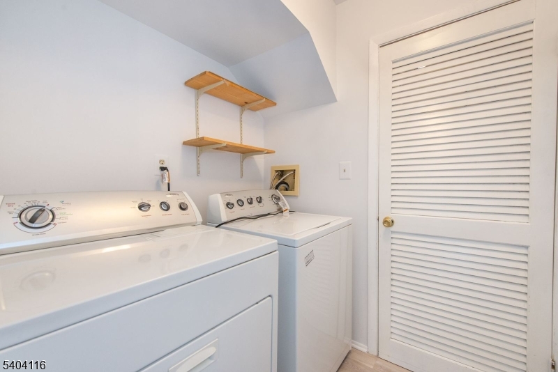 Castel Ridge - Residential