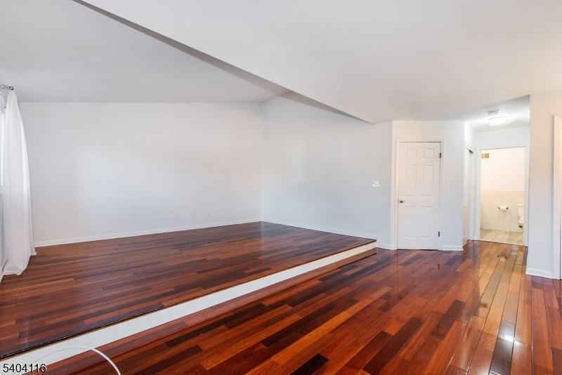 Castel Ridge - Residential