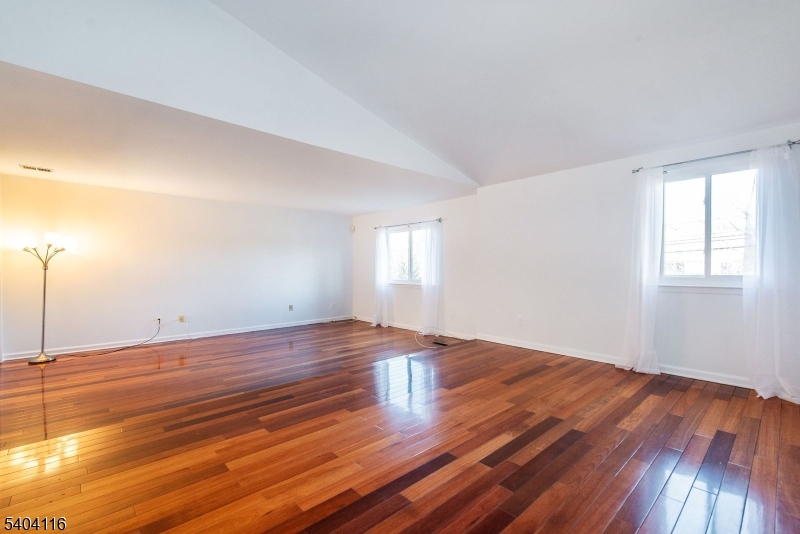 Castel Ridge - Residential