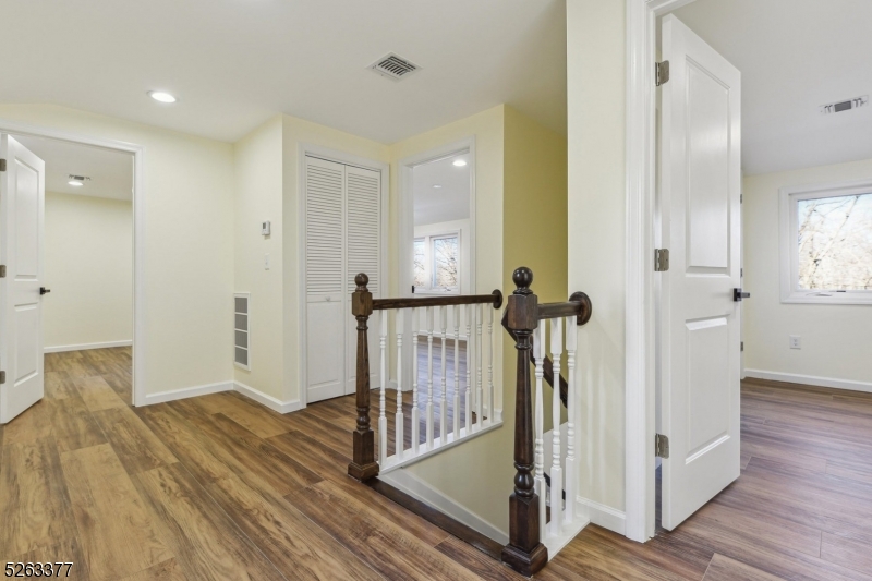 Bloomfield Twp., New Jersey 07003, United States, 4 Bedrooms Bedrooms, ,3 BathroomsBathrooms,Residential,Pending,67072