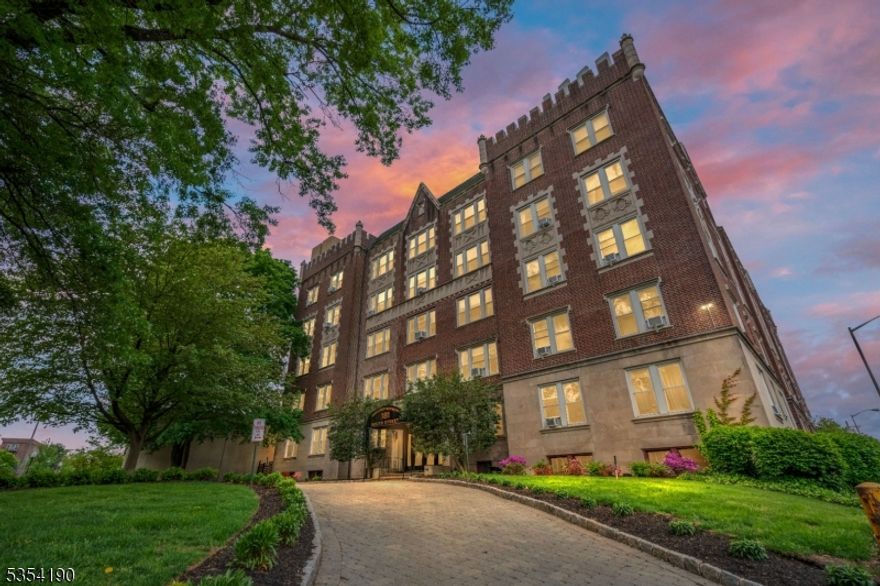 Updated 1 Bedroom In Desirable Morristown!!! Hardwood Floors, High Ceilings, Separate Dining Area, Freshly Painted & Much More!!! Laundry In Building, Parking Included, Heat & and Included!!!  Close To Train Station  ..... Walking Distance To Restaurants, Shopping & Pubs ... Great Rental!!! Must See!!! Unit a2  ...Washer & Dryer in-unit