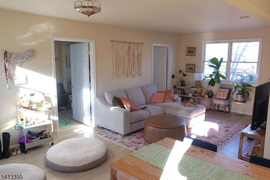 Beautiful, single-family home with an amazing view of a large equestrian center! 3 bed / 1 bath with plenty of natural light, privacy, an inviting living space, and a spacious backyard. Enjoy your own space, with quick access to the center of town. Parking for up to 3 cars.