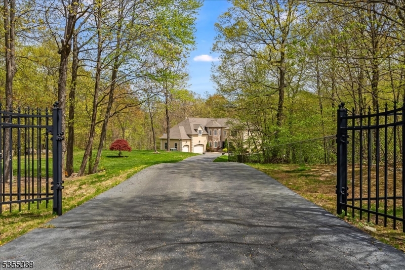 727 Woodport Rd