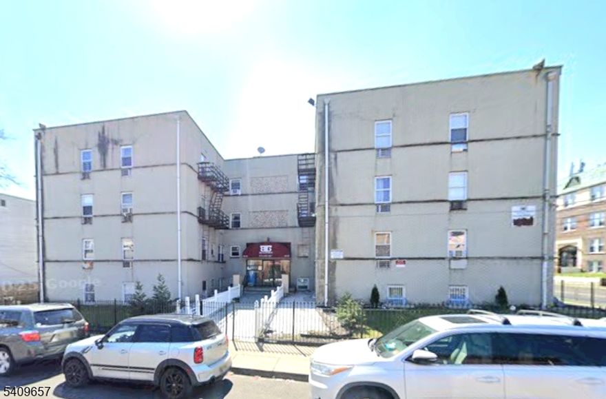 Charming 1 Bedroom / 1 Bathroom Apartment ? Move-In Ready.Enjoy comfortable living in this bright, renovated and inviting 1 bedroom, 1 bathroom apartment. This well-maintained unit features an open living area with plenty of natural light, a spacious bedroom with generous closet space, and a clean, ample bathroom space. The kitchen offers ample cabinet storage perfect for everyday cooking.Conveniently located near shopping, dining, and public transportation, this apartment is ideal for anyone seeking comfort and accessibility. Ready for immediate move-in ? schedule a tour today!