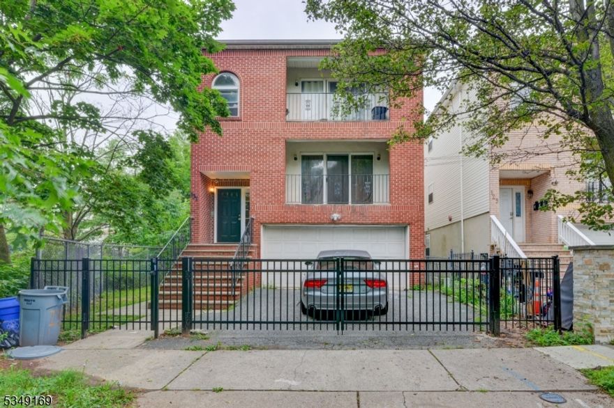 Nestled on a dead end street, this first floor unit three beds and two full bathrooms apartment is on the ground level. it features an open concept and laundry hookup.