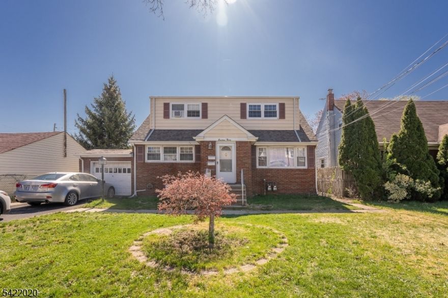 2 FAMILY HOUSE ALL HARDWOOD FLOOR WITH A FULL FINISH BASSEMENTCLOSE TO MAJOR HIGH WAY , NEAR WARINANCO PARK.