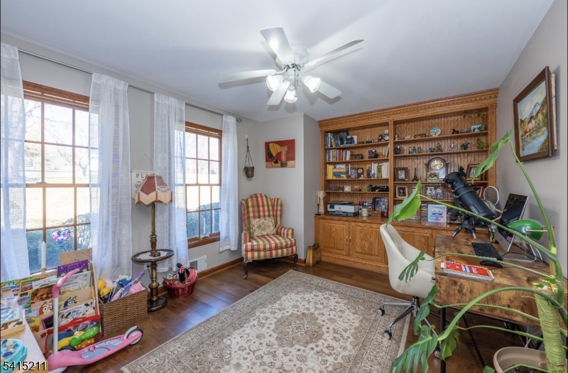 MOUNTAIN VIEW ESTATES - Residential