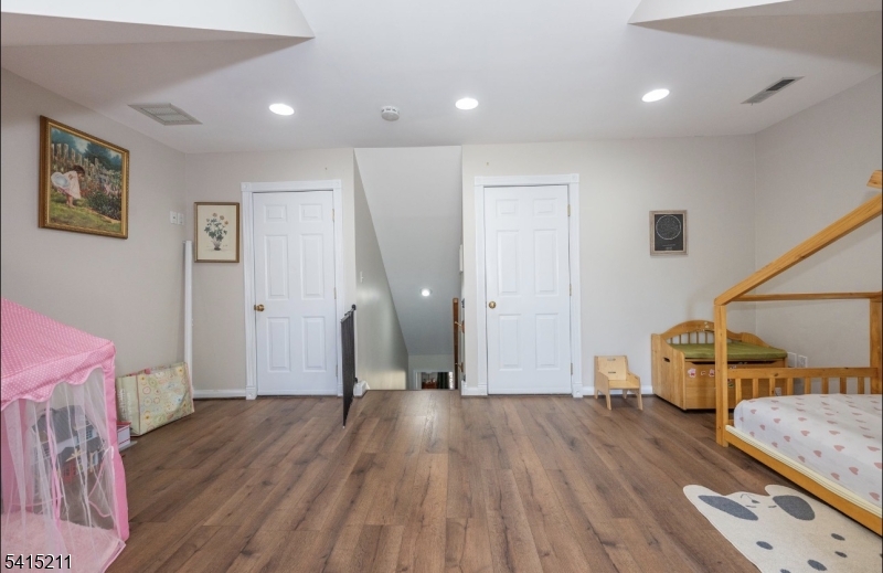 MOUNTAIN VIEW ESTATES - Residential