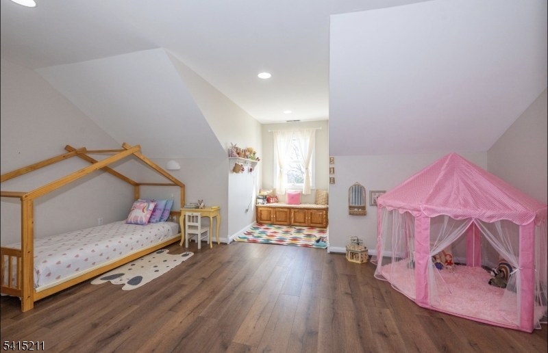 MOUNTAIN VIEW ESTATES - Residential