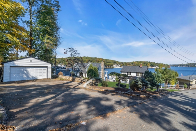 Pickerel Pt Lake Hopatcong - Residential