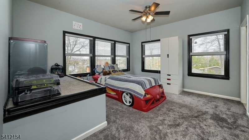 PINES LAKE - Residential