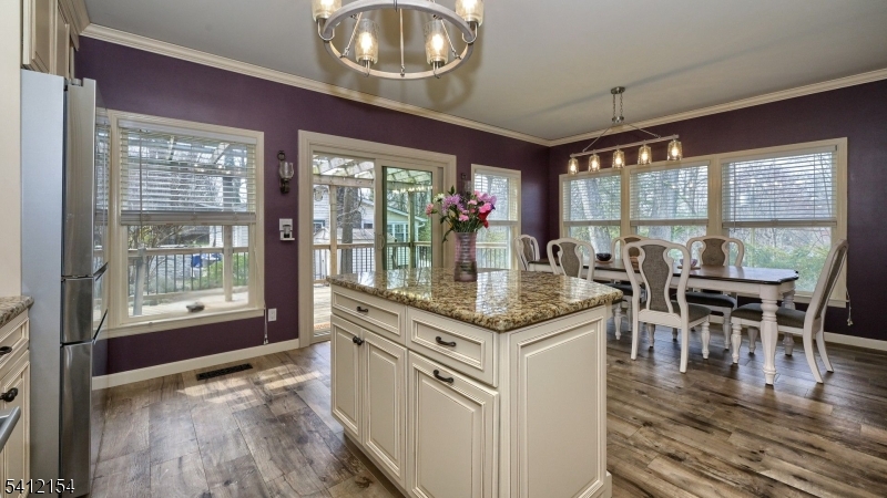 PINES LAKE - Residential