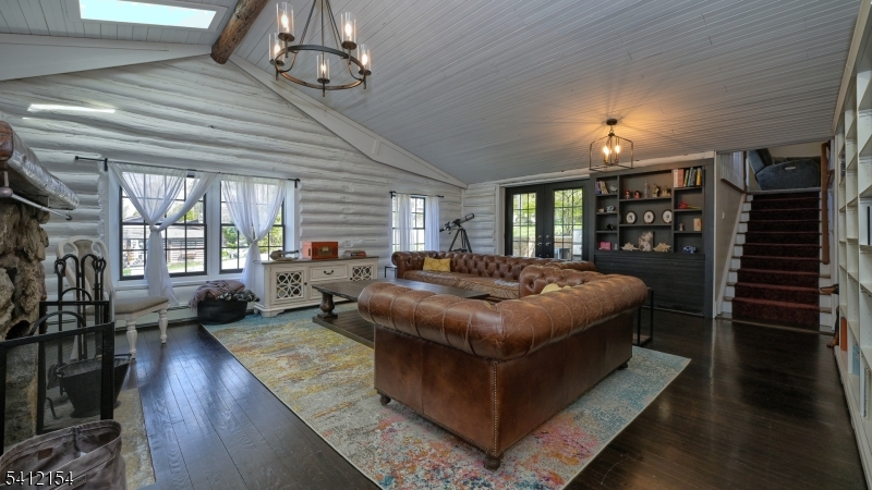 PINES LAKE - Residential