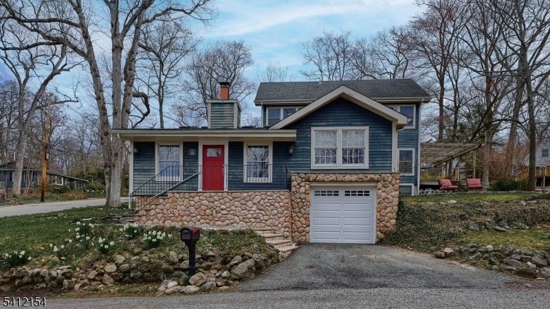 PINES LAKE - Residential