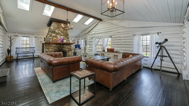 PINES LAKE - Residential